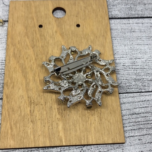 Bundle lot 3 vintage rhinestone statement brooches Monet and more - Picture 8 of 11